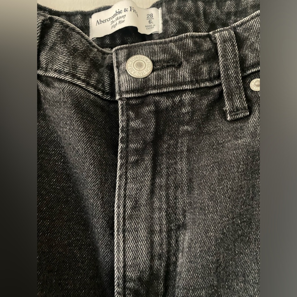 Abercrombie & Fitch Black High Rise Split Hem Straight Leg Denim Jeans size 28L - Picture 6 of 8
